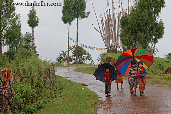 kids-w-umbrella-01.jpg