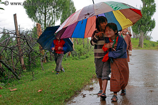 kids-w-umbrella-03.jpg