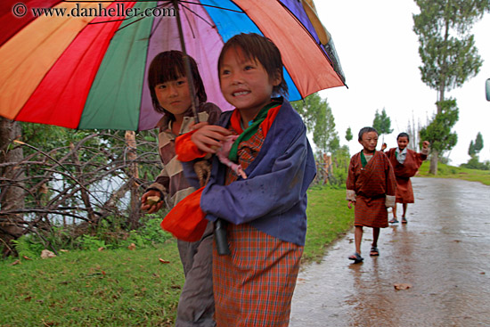 kids-w-umbrella-04.jpg