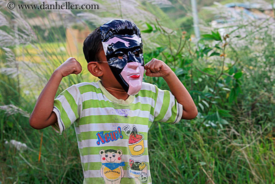 lobeysa-boy-in-mask-02.jpg