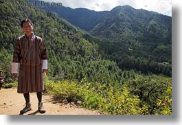 images/Asia/Bhutan/People/Men/bhutanese-man-in-traditional-gho-01.jpg