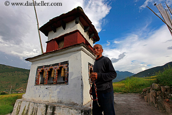 man-turning-prayer-wheel-03.jpg