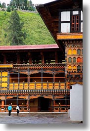 images/Asia/Bhutan/RinpungDzong/couple-walking-in-courtyard.jpg