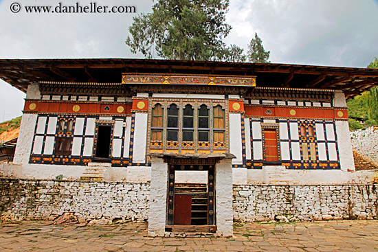 dzong-bldg.jpg