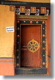 images/Asia/Bhutan/RinpungDzong/dzong-door-04.jpg