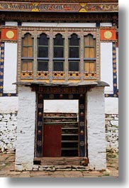images/Asia/Bhutan/RinpungDzong/dzong-window-02.jpg
