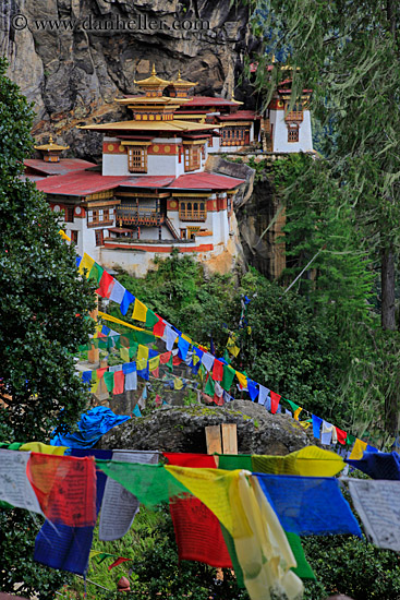 taktsang-n-cliff-w-prayer-flags-02.jpg