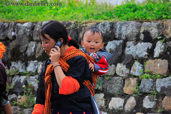 baby-n-mother-on-cell-phone.jpg