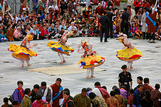 spinning-yellow-dancers-02.jpg