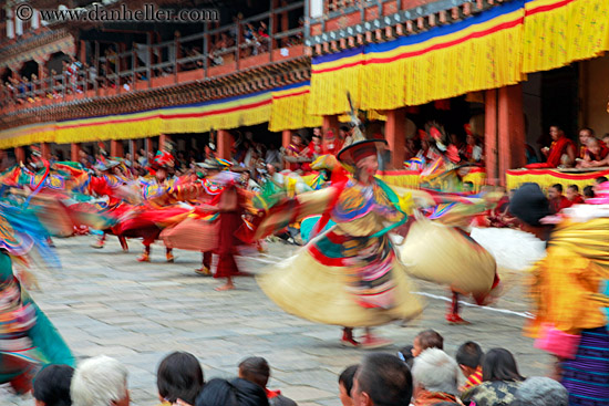 festival-dancers-motion-blur-31.jpg