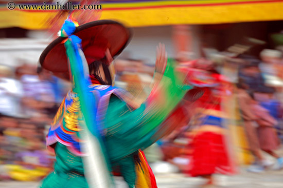 festival-dancers-motion-blur-35.jpg