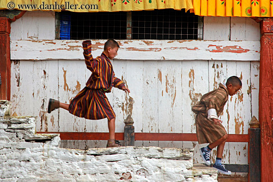 boys-running-down-stairs-02.jpg