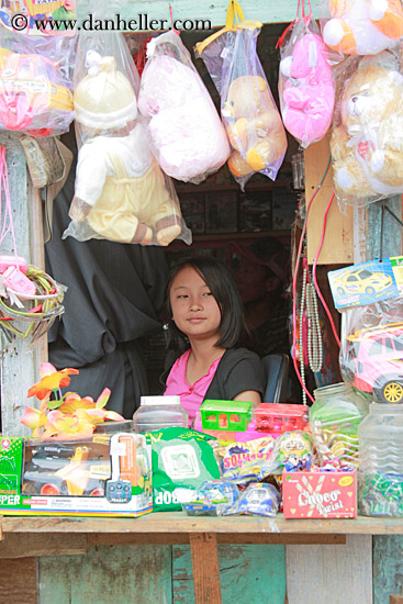 girl-in-candy-booth-01.jpg