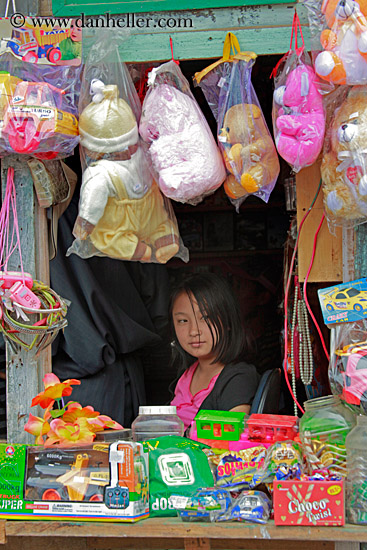 girl-in-candy-booth-02.jpg