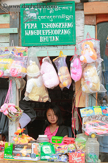 girl-in-candy-booth-03.jpg