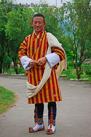 man-in-traditional-gho-01.jpg