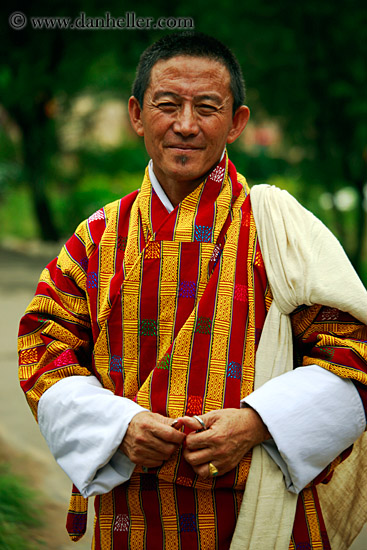 man-in-traditional-gho-02.jpg