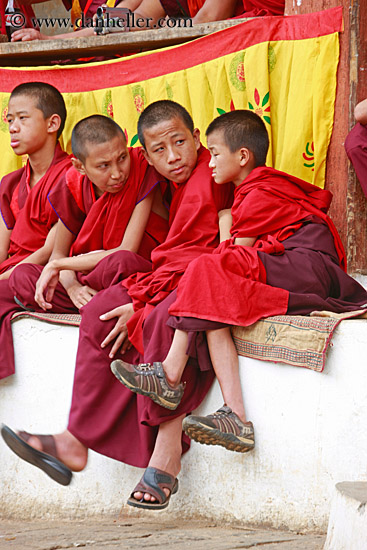 monk-boys-02.jpg