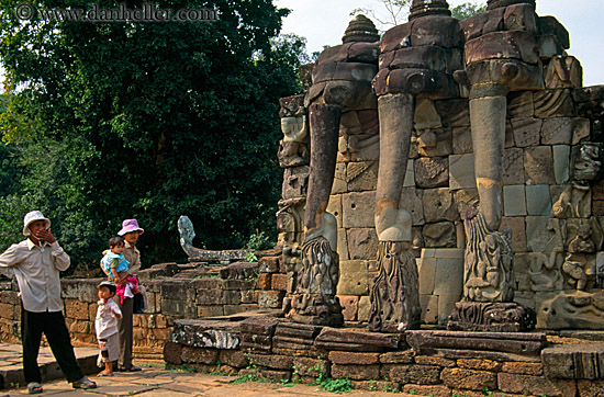 stone-elephant-wall-n-people.jpg