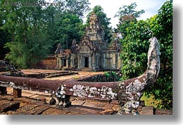 images/Asia/Cambodia/AngkorThom/PalaceGate/palace-gate-entrance-3.jpg