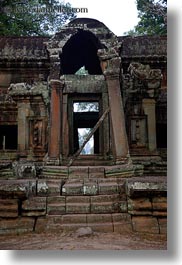 images/Asia/Cambodia/AngkorWat/EastEntrance/east-gate-structure-03.jpg