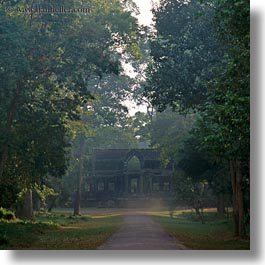 images/Asia/Cambodia/AngkorWat/EastEntrance/east-gate-structure-08.jpg