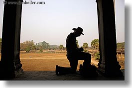 images/Asia/Cambodia/AngkorWat/People/Men/cowboy-photographer-sil-01.jpg