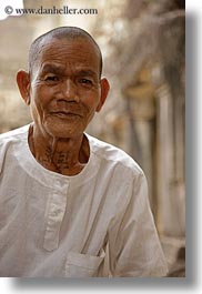 images/Asia/Cambodia/AngkorWat/People/Men/old-man-2.jpg