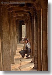 images/Asia/Cambodia/AngkorWat/People/Men/photographer-stooping.jpg