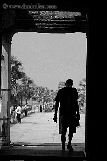 silhouettes-in-door-frame-04-bw.jpg