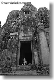 images/Asia/Cambodia/AngkorWat/People/Women/old-woman-in-doorway-bw.jpg