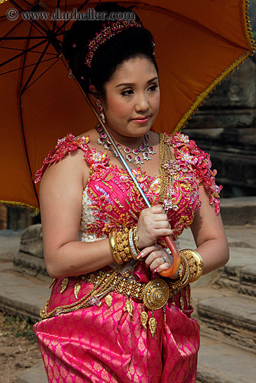 traditional-dress-woman-w-umbrella-2.jpg