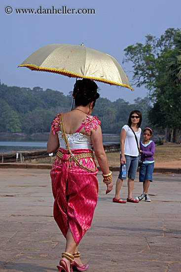 traditional-dress-woman-w-umbrella-6.jpg