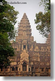images/Asia/Cambodia/AngkorWat/Towers/east-entrance-tower-view-2.jpg