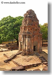images/Asia/Cambodia/Bakong/small-brick-temple-2.jpg