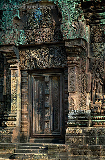 bas_relief-door-06.jpg