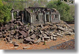 images/Asia/Cambodia/BengMealea/crumbling-temple.jpg