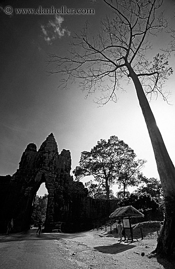 gate-silhouette-1-bw.jpg