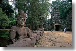 images/Asia/Cambodia/Gates/VictoryGate/statue-n-victory-gate.jpg