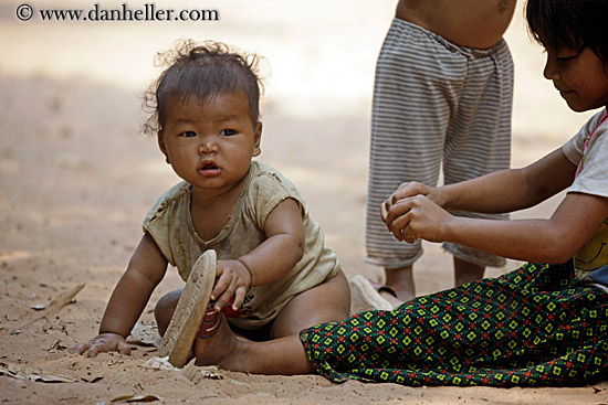 kids-playing-in-dirt-04.jpg