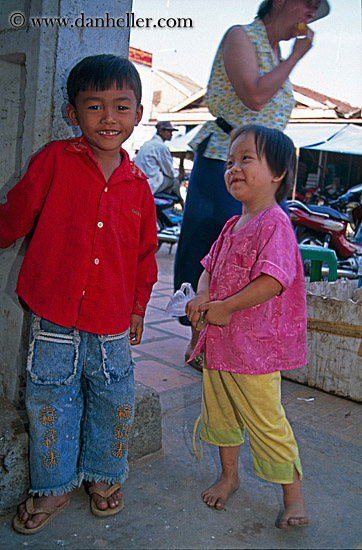 girl-in-pink-w-brother-in-red-1.jpg