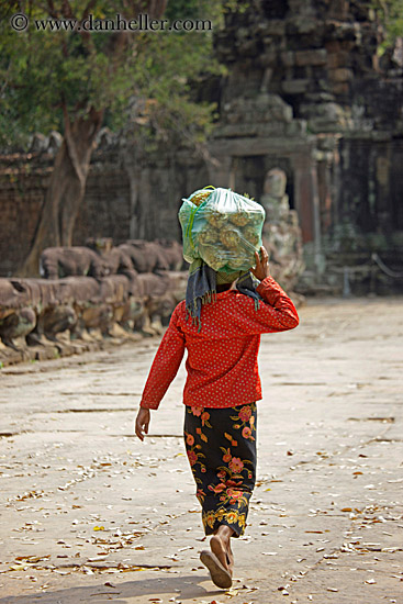 woman-carrying-food-1.jpg