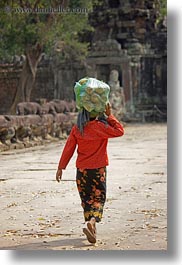 images/Asia/Cambodia/People/Women/woman-carrying-food-1.jpg
