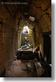 images/Asia/Cambodia/TaPromh/Misc/tunnel-1.jpg