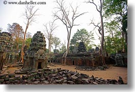 images/Asia/Cambodia/TaPromh/Temples/wide-view-of-ruins.jpg