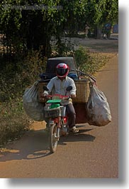 images/Asia/Cambodia/Transportation/motorcycle-carrying-big-bags-03.jpg