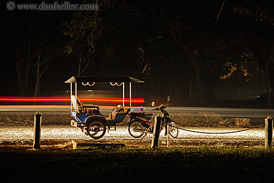 tuk_tuk-night-1.jpg