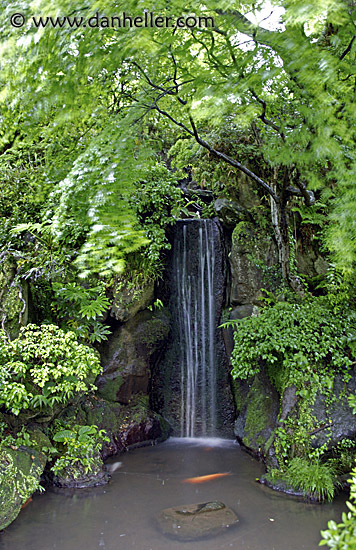 fujiya-hotel-garden-3.jpg