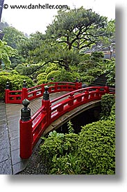 images/Asia/Japan/Hakone/FujiyaHotel/Garden/red-bridge-5.jpg