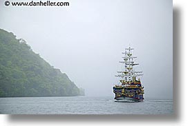images/Asia/Japan/Hakone/LakeAshi/lake-ashi-ferry-boat-7.jpg